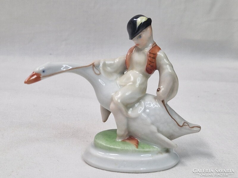 Herendi, gyönyörű kézi festésű, ritka, porcelán, Ludas Matyi figura, hibátlan állapotban 7,5cm magas