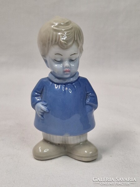 Porcelán kék kabátos kislány figura hibátlan állapotban 8,5 cm. magas