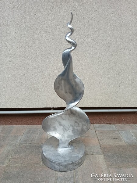 Postmodern  non figurativ alumínium szobor. Alkudható.