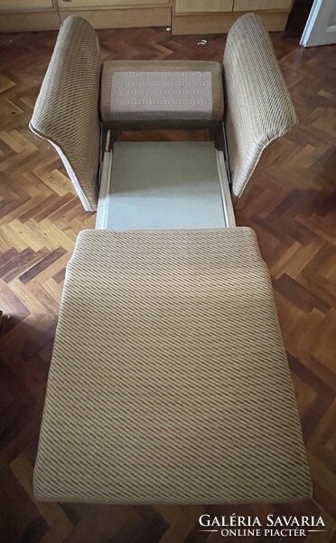 Retro kárpitozott  fotelágy, kihúzható fotel, vendégágy