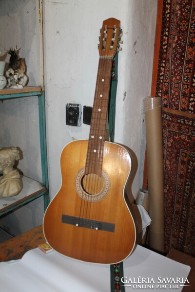 Akusztikus gitár 296