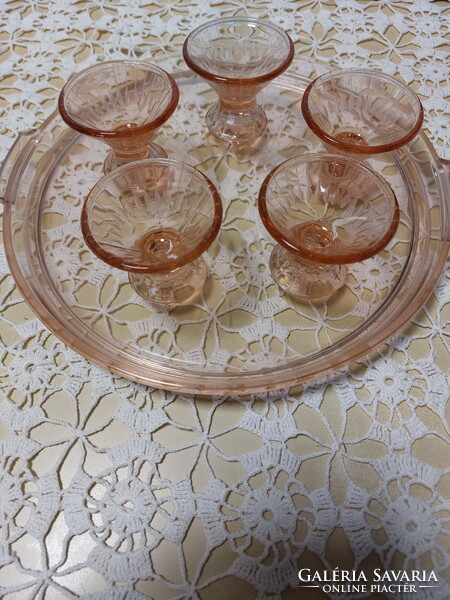 Lazac színű üveg tálca füllel, 5 db likőrös pohárral