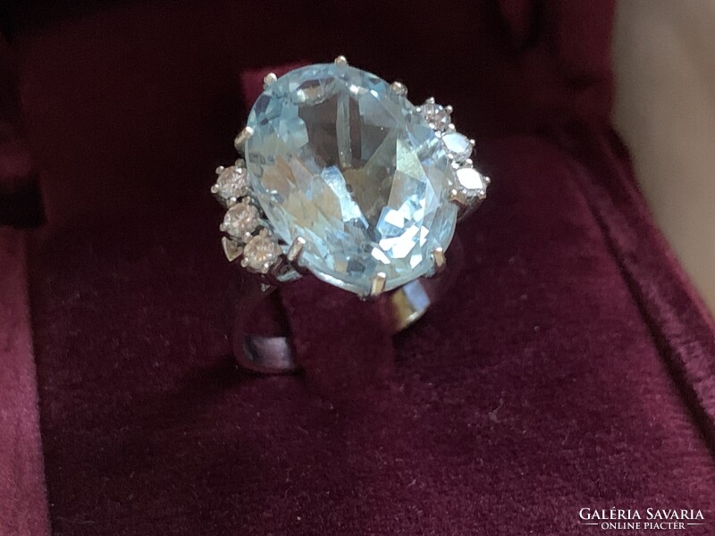 10.60ct Akvamarin-0.40ct Brillekkel 18 kr.arany gyűrű.Tanúsítvánnyal