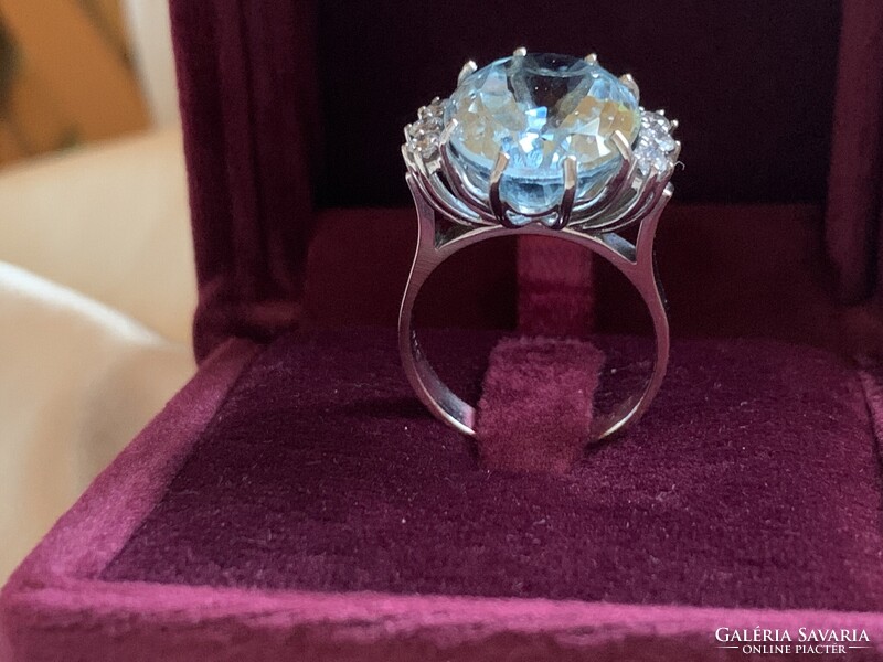 10.60ct Akvamarin-0.40ct Brillekkel 18 kr.arany gyűrű.Tanúsítvánnyal