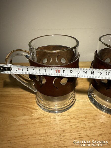 Retró üveg sörös korsó levehető bőr dekorral - 2 db sörös kancsó