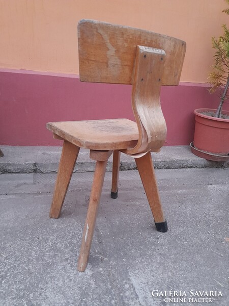 3 darab iskolai fa szék az 1950-1960-as évekből