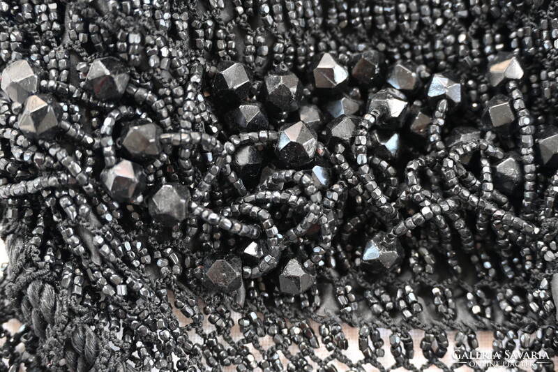 Antik 1890–1920-as francia stílusú estélyi retikül – csiszolt fekete üveggyöngyökkel (French Jet)