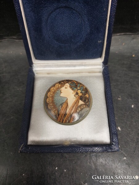 Alfonz Mucha art deco kámea, Goeble, 2,5 cm-es. 3806b