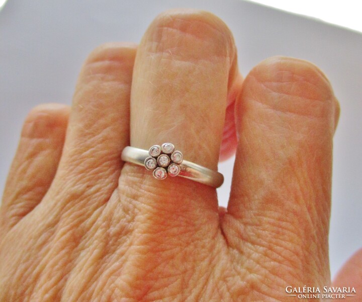 Csodaszép Spinning ezüst gyűrű  fehér kövekkel