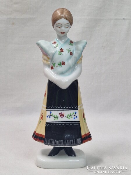 Hollóházi népviseletes lány porcelán figura szép állapotban 16,5 cm. magas
