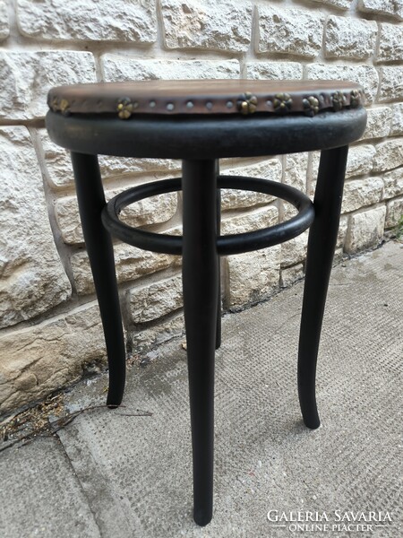 Thonet jelzett, puff, szék, szobortartónak, fekete színben, ülőke!. Austria !