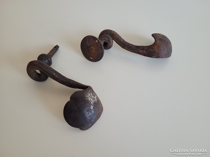 Antik kovácsoltvas kilincs régi kapu ajtó kilincspár