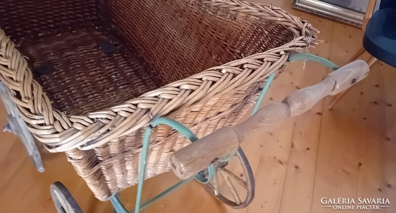 Antik, vintage babakocsi