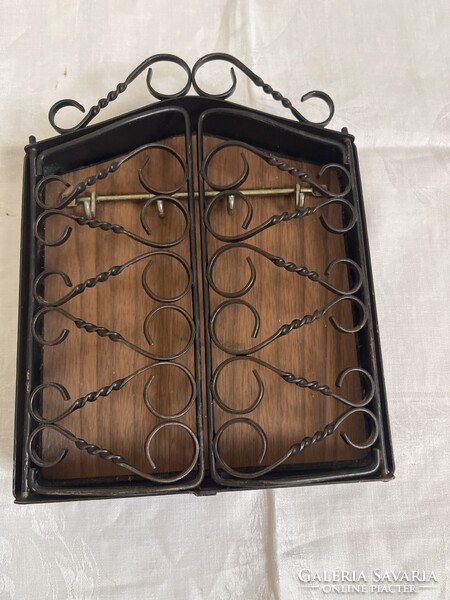 Tündéri fém kulcstartó szépen megcsinált.