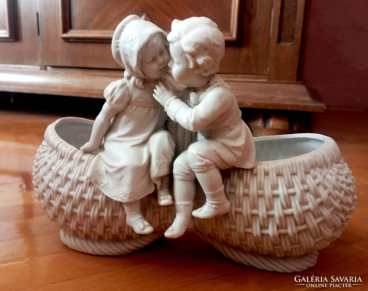 Antik Katzhütte Thuringia Hertwig &Co. 1914-1945 porcelán kosár gyerek pár figurával