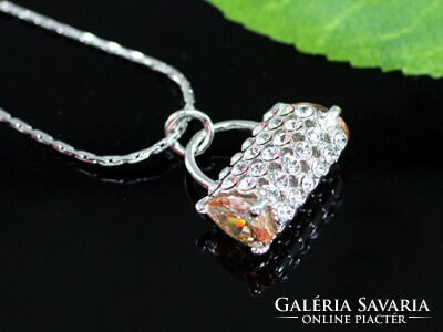 18 KT.-S FEHÉR ARANNYAL GALVANIZÁLT SWAROVSKI KRISTÁLY KÖVES CSODARAGYOGÓ RETIKÜL MEDÁLOS NYAKLÁNC.
