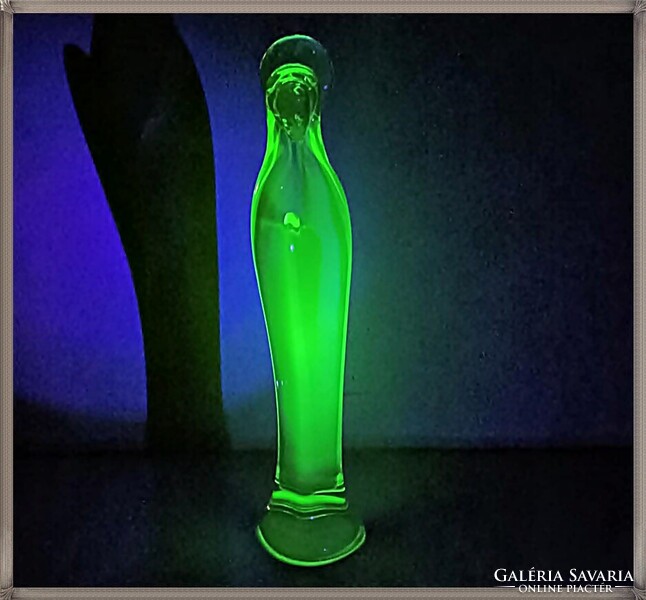Rare, collectible, italian Seguso Murano Muranoi uranium glass Virgin Mary