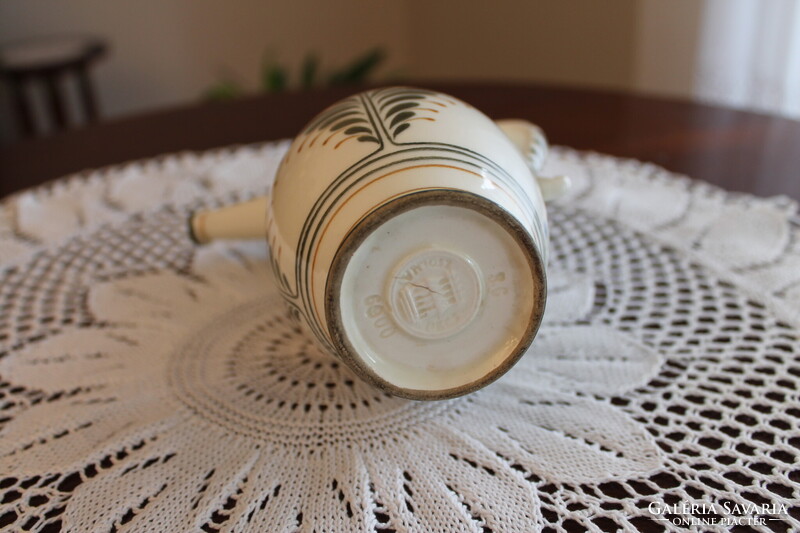 Zsolnay körbélyegzős Nikelszky Géza kiöntő