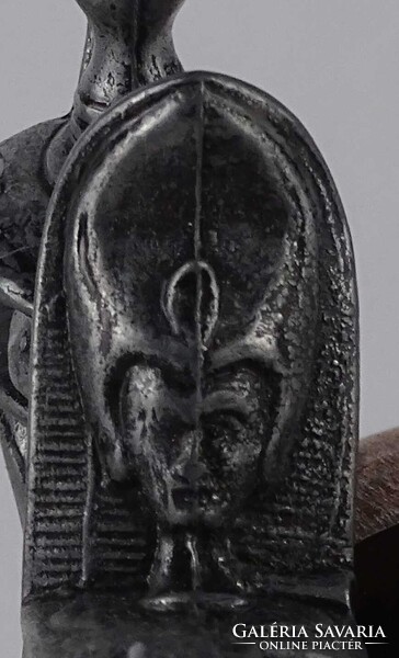 1W951 Fa ágyazatú, díszes kovás pisztoly replika vésett mintázatú csővel