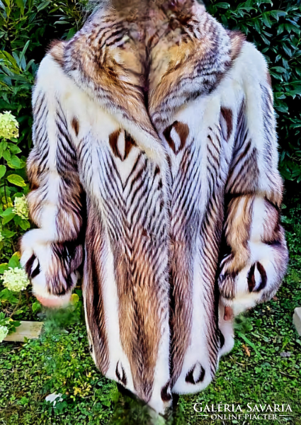 LUXUS fehér pávaszemes nercbunda (M méret)