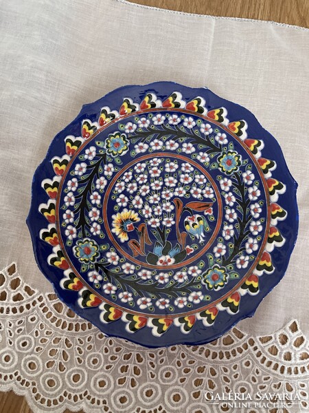 Török kézzel domborúra festett gyönyörű dísztányér.
