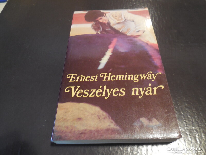ERNEST  HEMINGWAY   Veszélyes nyár  Árkádia  1988 .
