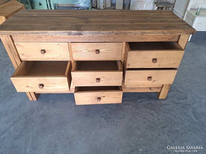 Sokfiókos komód komód