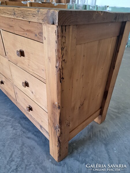 Sokfiókos komód komód