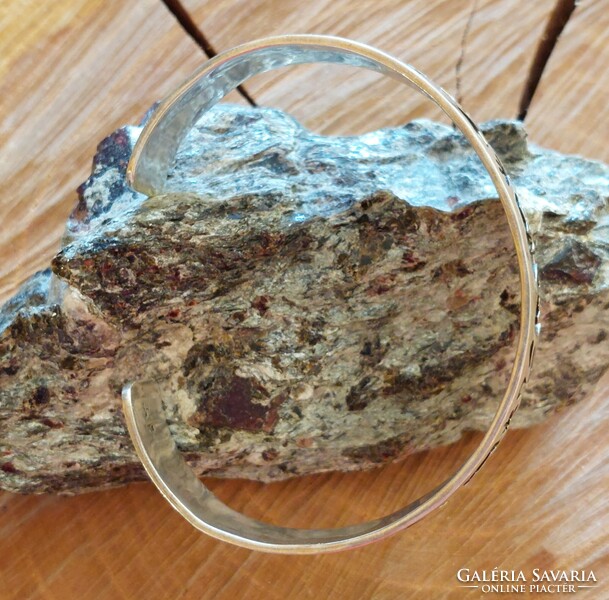 Gyönyörű, nyitott kokopelli ezüst karperec