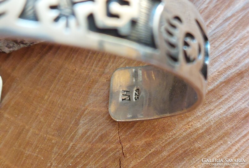 Gyönyörű, nyitott kokopelli ezüst karperec