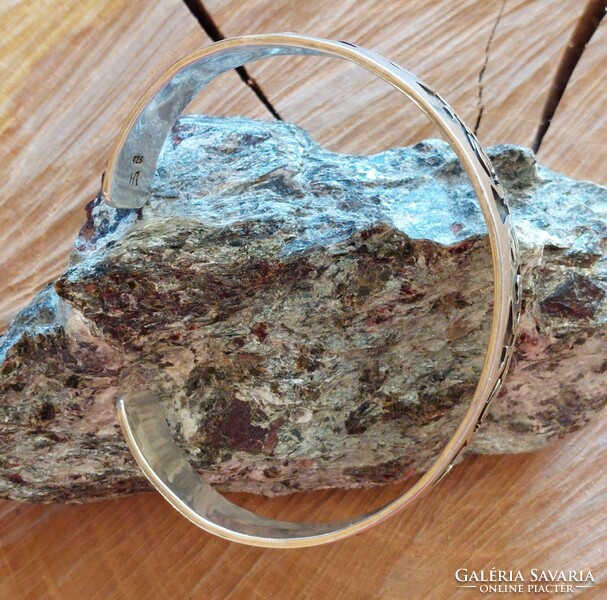 Gyönyörű, nyitott kokopelli ezüst karperec