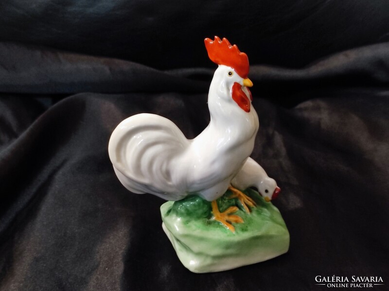 Hajduszoboszlói Emlék  régi Zsolny Kakas tyúkkal porcelán. " Hibás zsolnay  jelzéssel"
