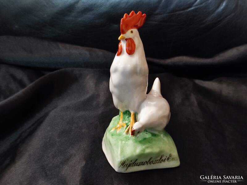 Hajduszoboszlói Emlék  régi Zsolny Kakas tyúkkal porcelán. " Hibás zsolnay  jelzéssel"