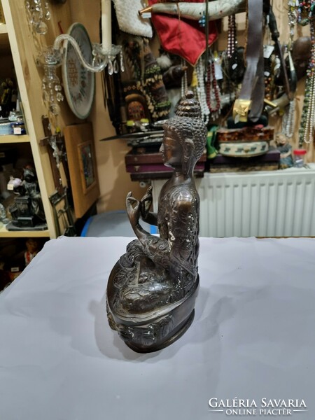 Keleti réz budha figura
