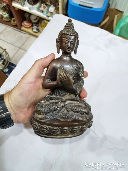 Keleti réz budha figura