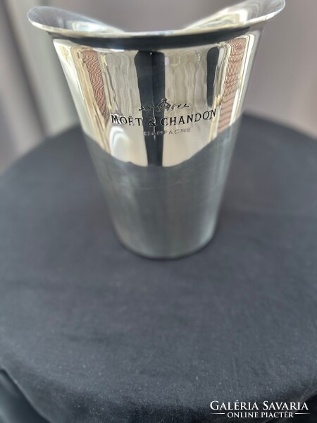 Moët & Chandon – ikonikus francia pezsgőkészlet pezsgőhűtő és szervírozó tálca