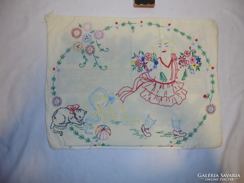 Régi, két oldalán hímzett díszpárna - keresztszemes, jekenetes