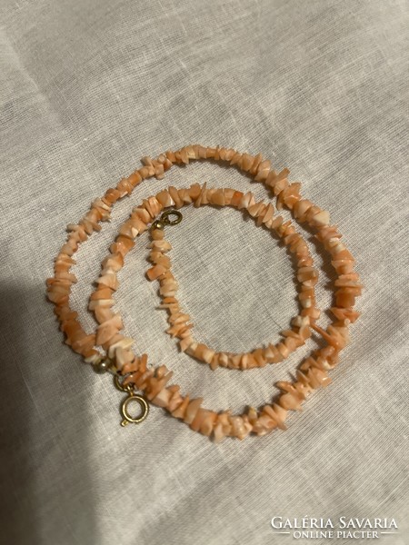 Valódi púder korall gyöngysor szép szín 43 cm hosszú.