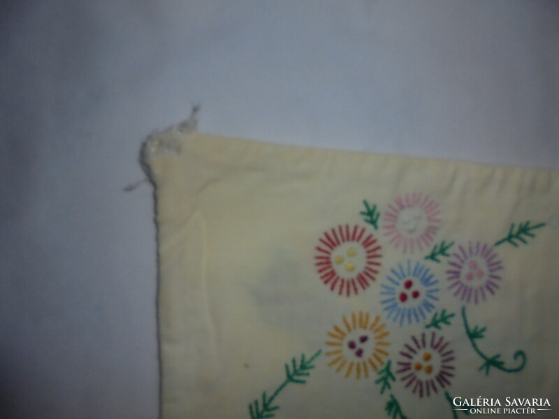 Régi, két oldalán hímzett díszpárna - keresztszemes, jekenetes