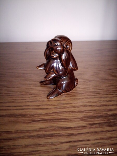 Porcelán nyúl, nyuszi. 8,5 cm. Hibátlan. Jelzett