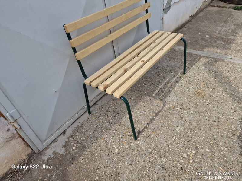 Retro kis pad régi kerti pad csővázas strand pad vas pad