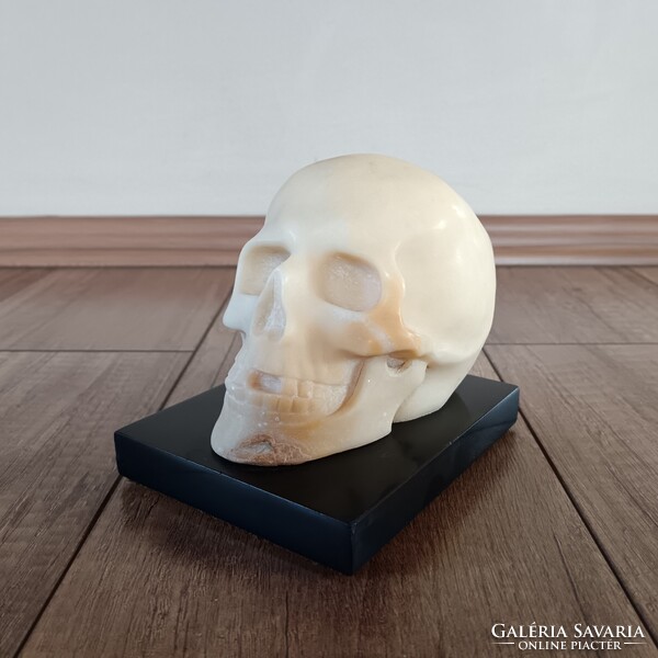 Antik alabástrom faragott koponya / Memento mori
