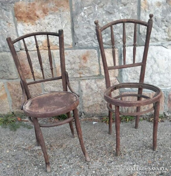 Mundus gyártmányú antik székek (2 db)