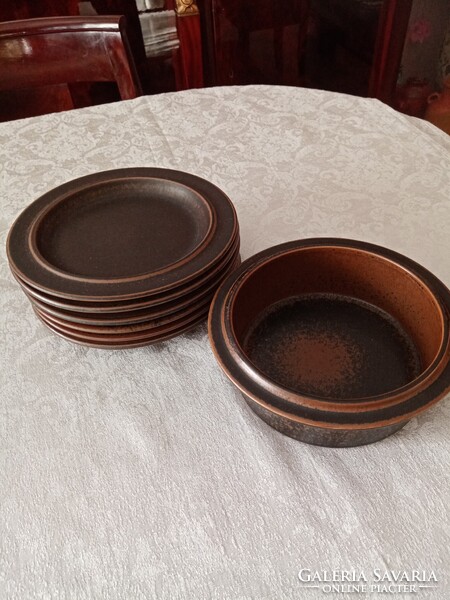 7 db skandináv / finn  Arabia Finland barna Ruska kerámia reggeliző:  6  tányér és 1  tál