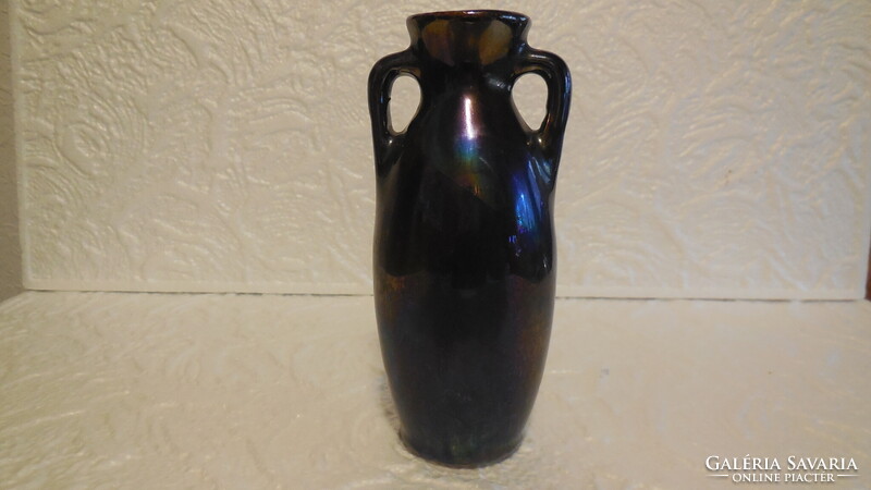 Zsolnay  kétfülű kisváza , kékes - zöldes  lilás eozin árnyalatokkal , nem javított  nem restaurált