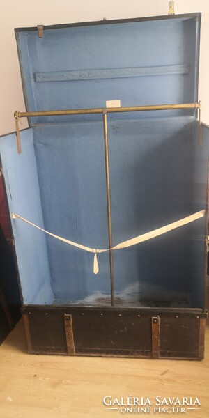 Nagy méretű hajóbőrönd