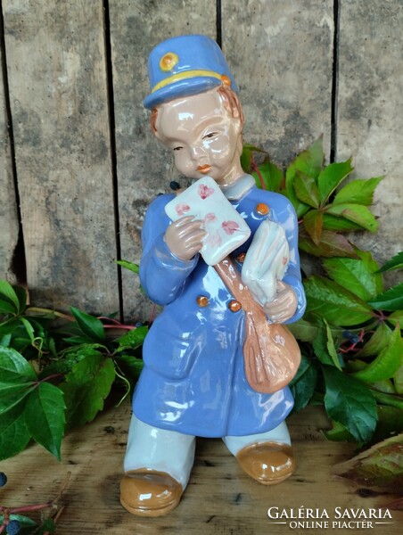 H. Ráhmer Mária kerámia postás fiú