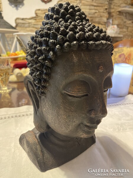 Nagy Butha fej szobor.