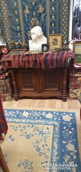 Extrán különleges, márványlapos Ónémet kisméretű tálaló szekrény.