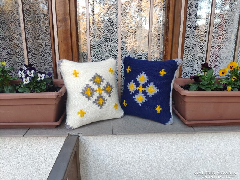 'ÉJFÉLI NAPSÜTÉS' kézzel szőtt díszpárna garnitúra kézzel festett gyapjú fonalból